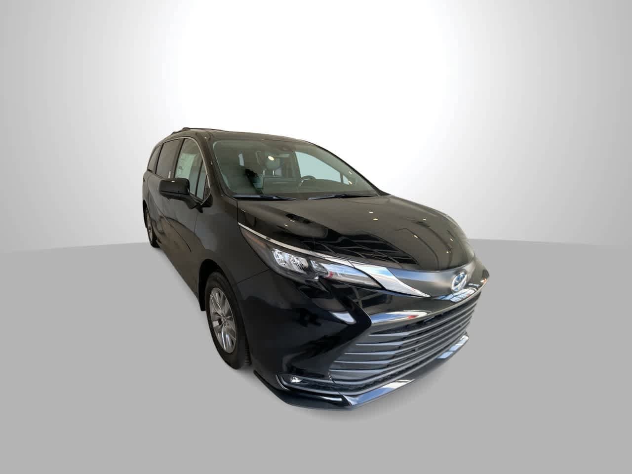 Thumbnail: 2025 Toyota Sienna - 2