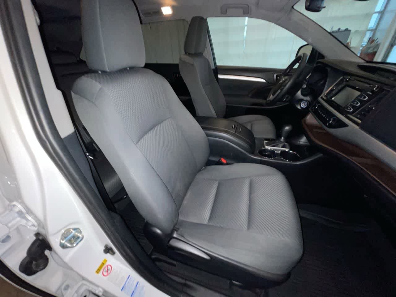 Thumbnail: 2019 Toyota Highlander - 24