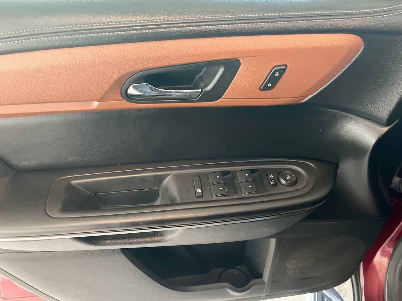 Thumbnail: 2015 Chevrolet Traverse - 13