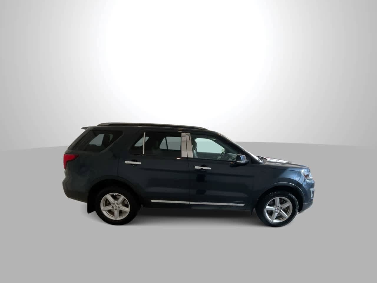 Thumbnail: 2017 Ford Explorer - 9