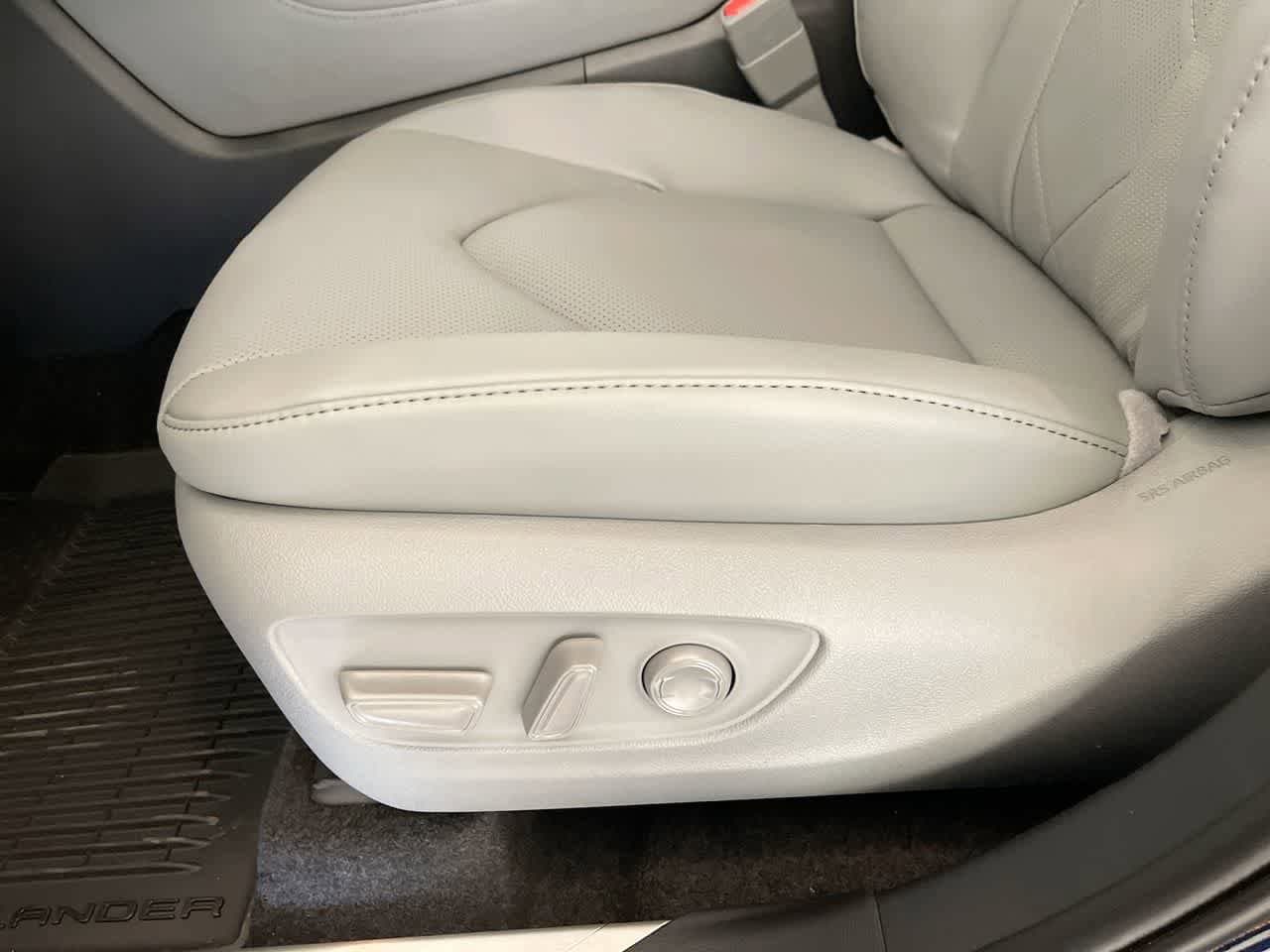 Thumbnail: 2026 Toyota Highlander - 12