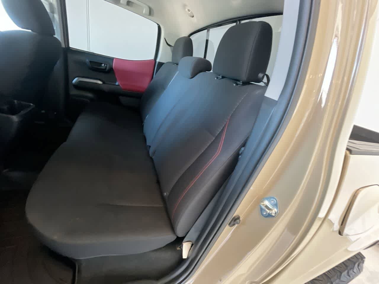 Thumbnail: 2016 Toyota Tacoma - 21