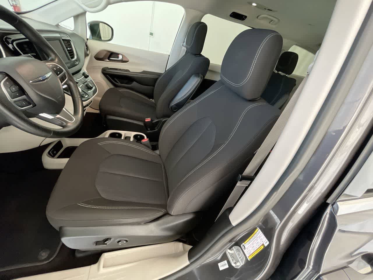Thumbnail: 2021 Chrysler Voyager - 11