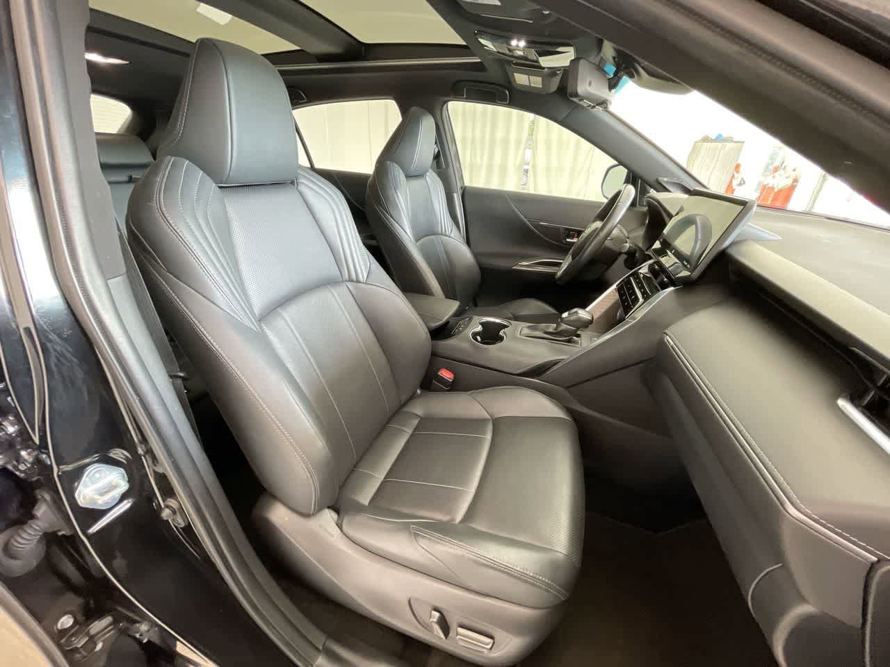 Thumbnail: 2021 Toyota Venza - 25