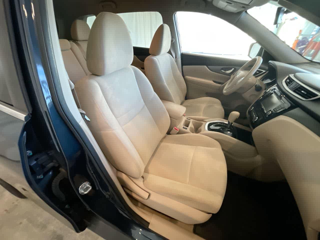 Thumbnail: 2015 Nissan Rogue - 24