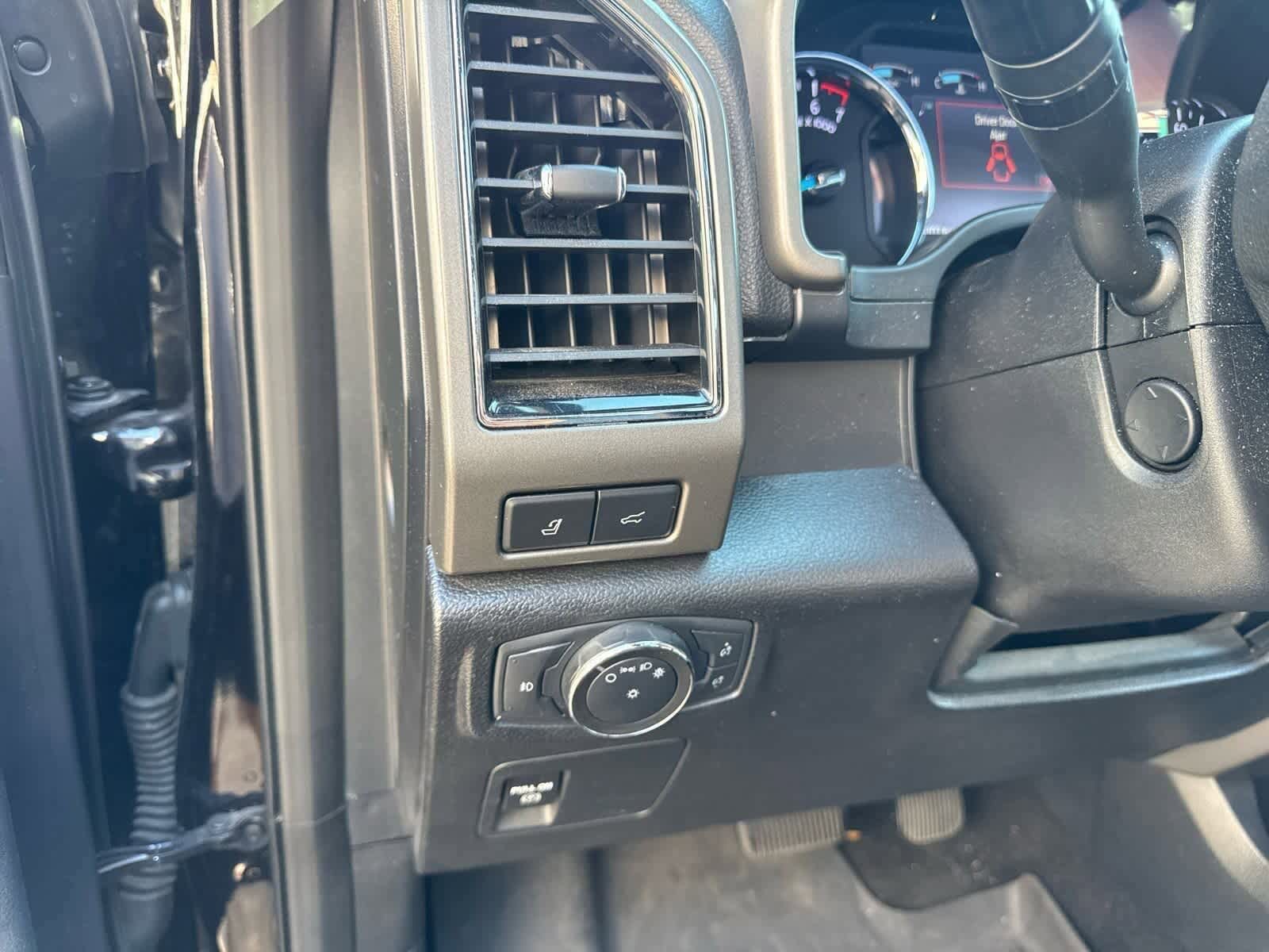 Thumbnail: 2020 Ford Expedition - 31