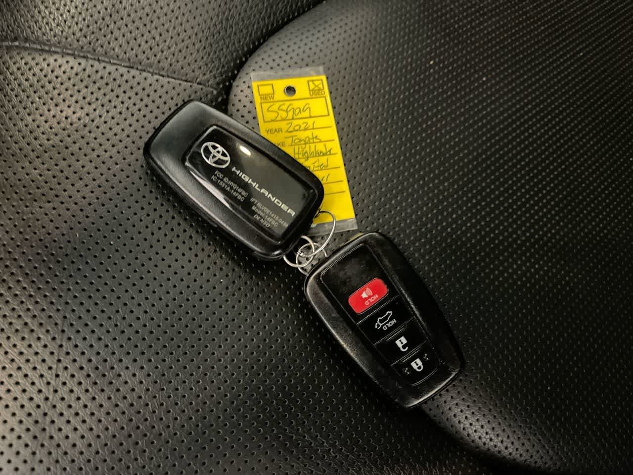 Thumbnail: 2021 Toyota Highlander - 28