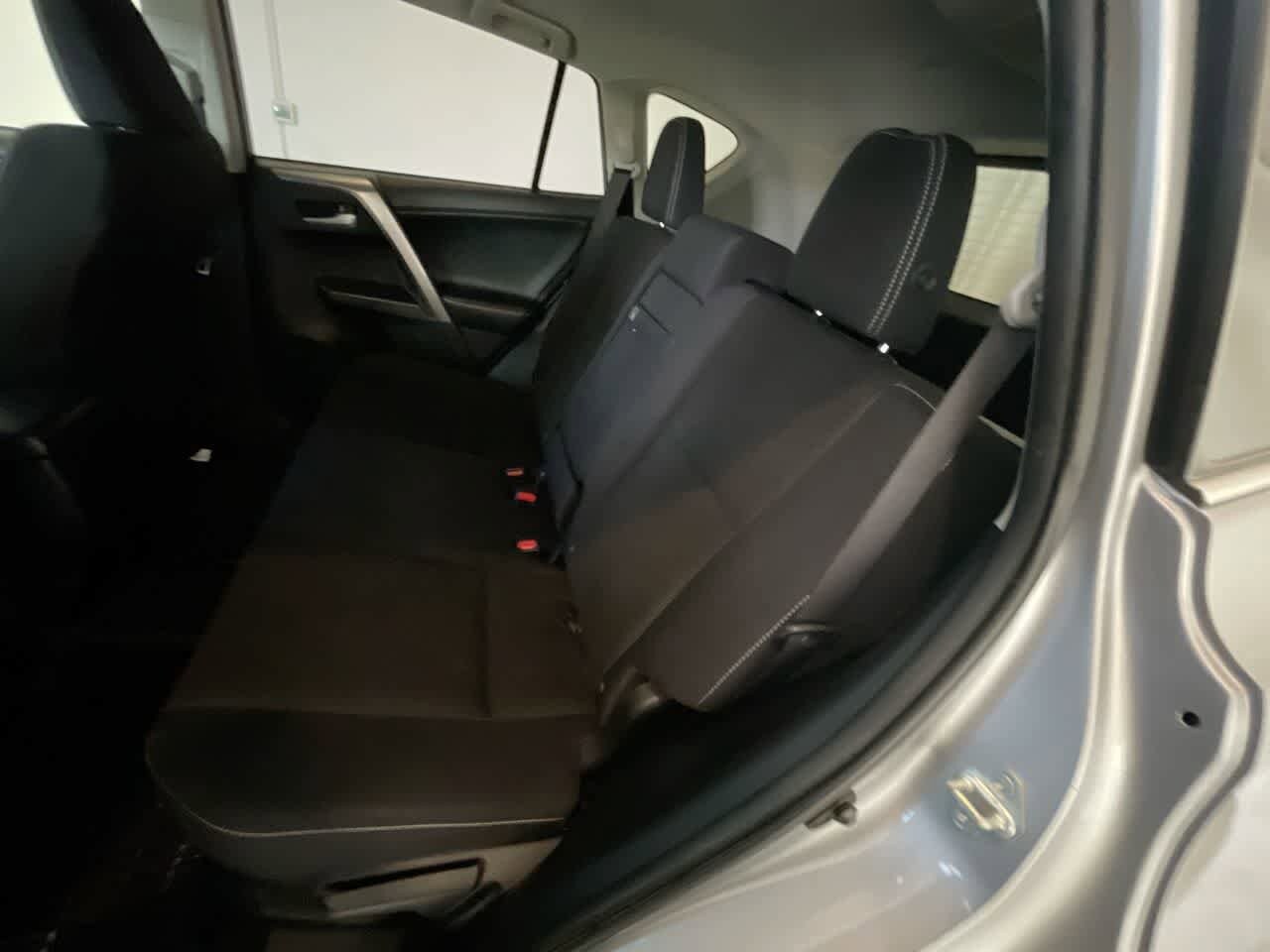 Thumbnail: 2018 Toyota RAV4 - 21