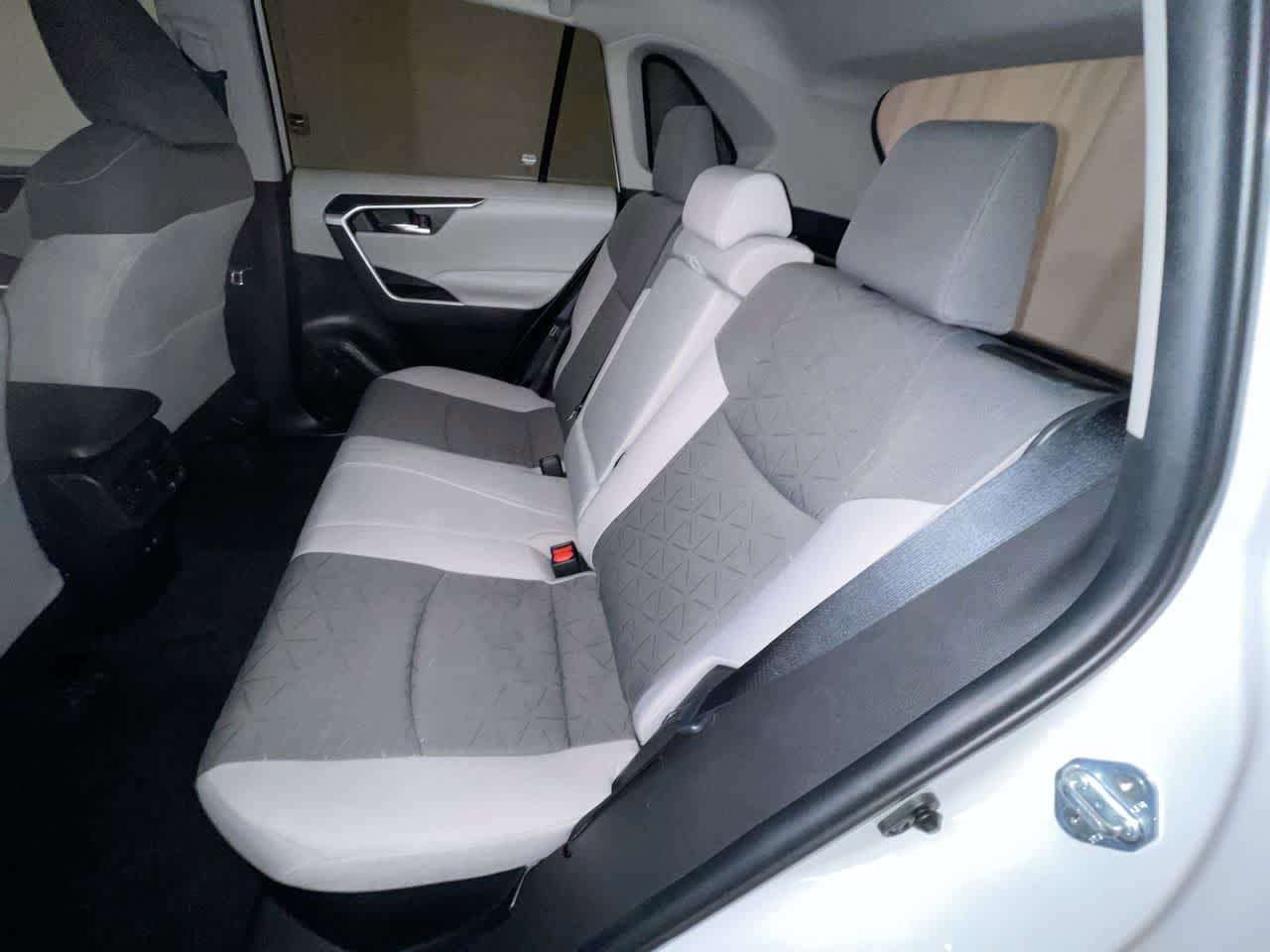 Thumbnail: 2021 Toyota RAV4 - 23