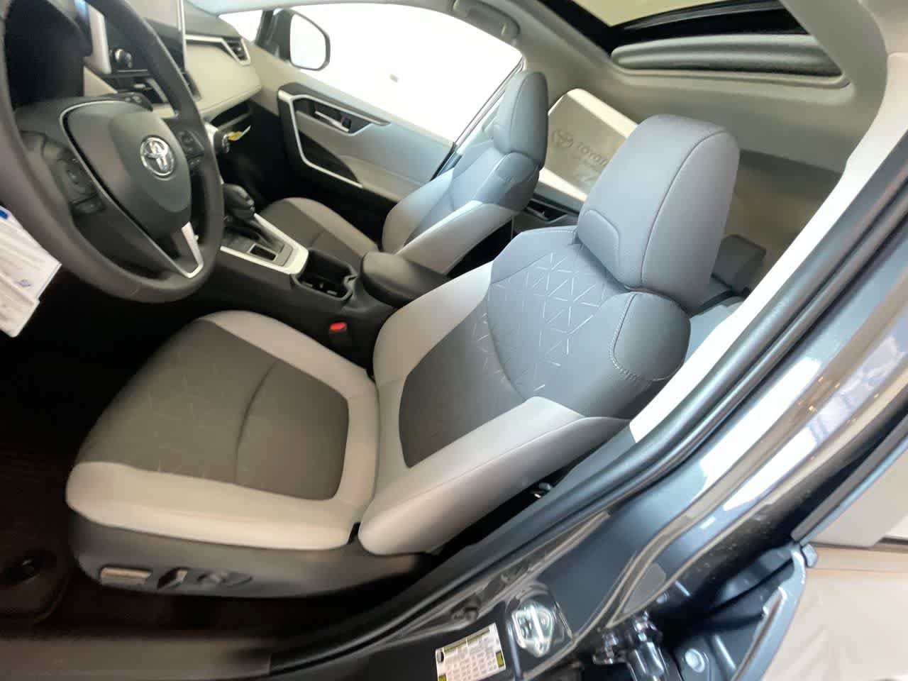 Thumbnail: 2025 Toyota RAV4 - 11