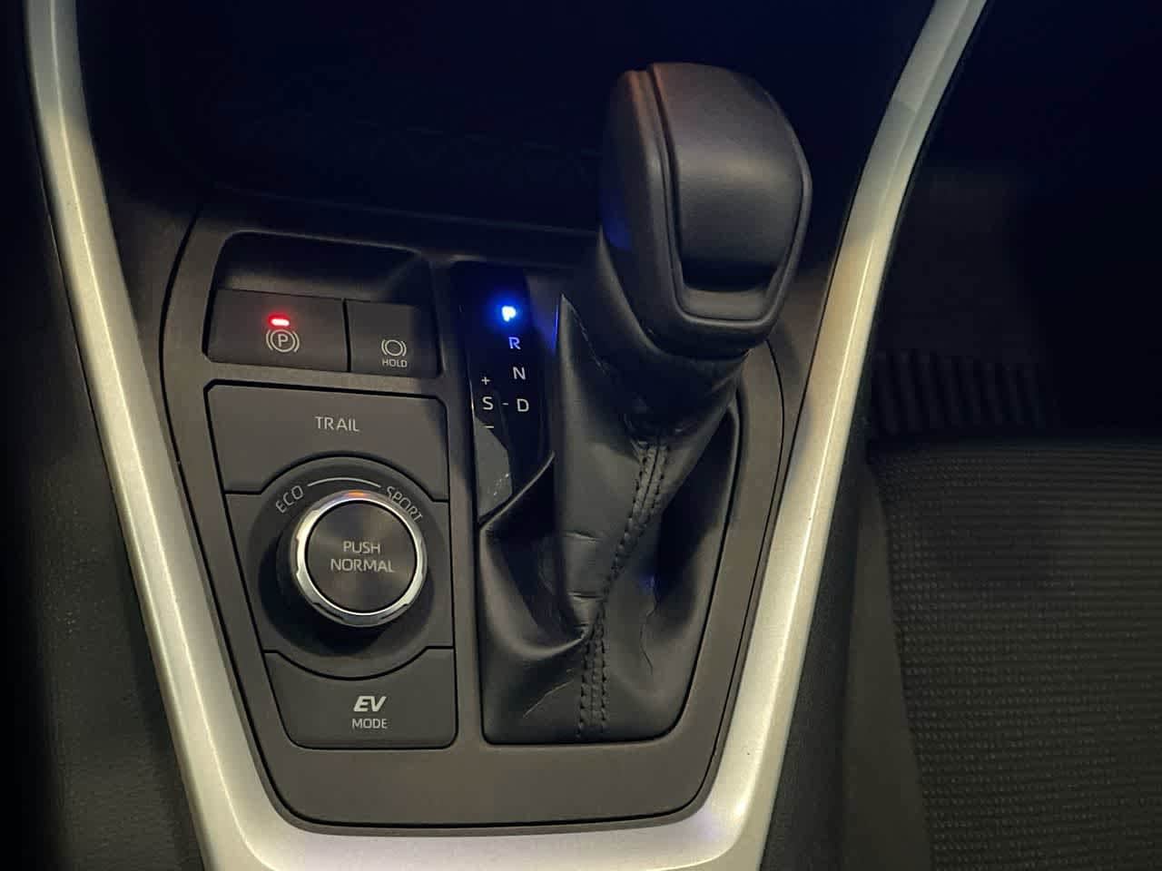 Thumbnail: 2023 Toyota RAV4 - 20