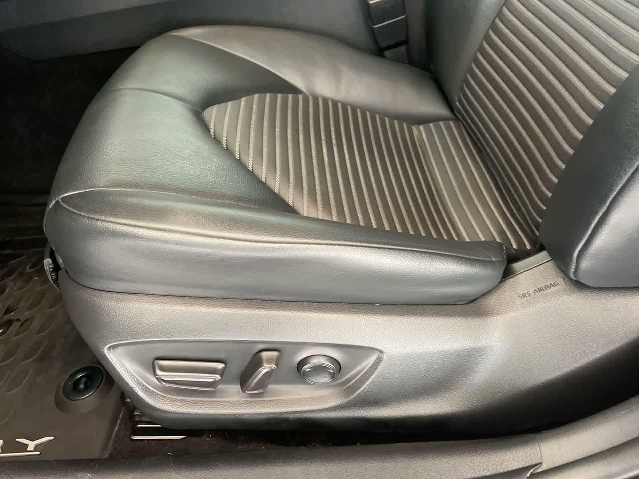 Thumbnail: 2020 Toyota Camry - 12