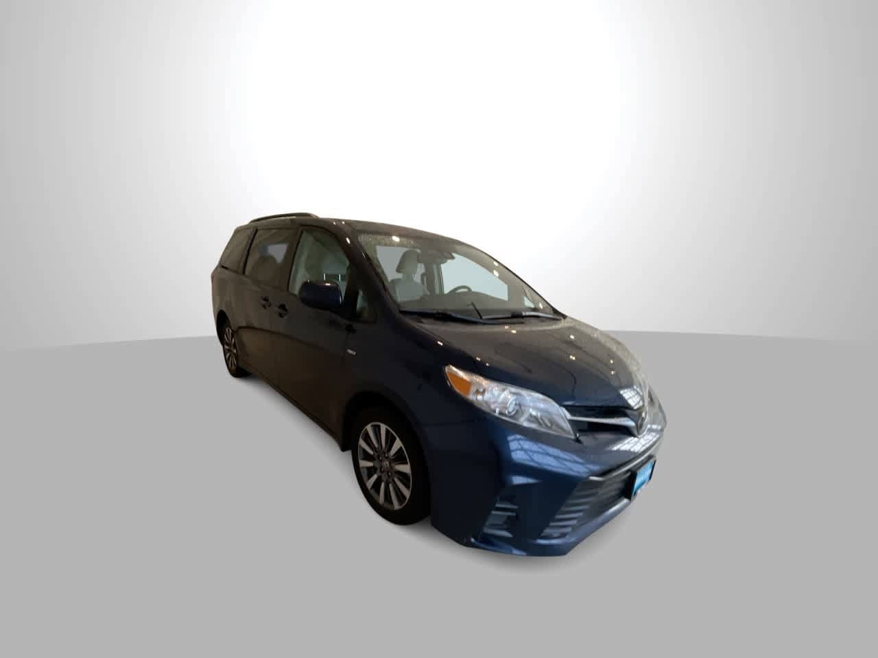 Thumbnail: 2020 Toyota Sienna - 2