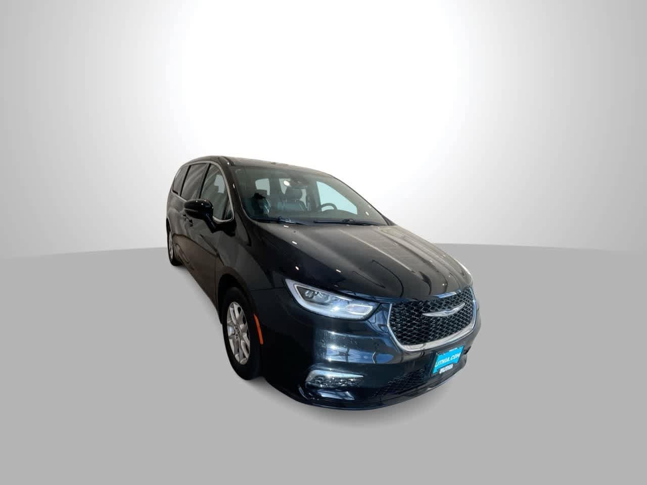 Thumbnail: 2025 Chrysler Pacifica - 2