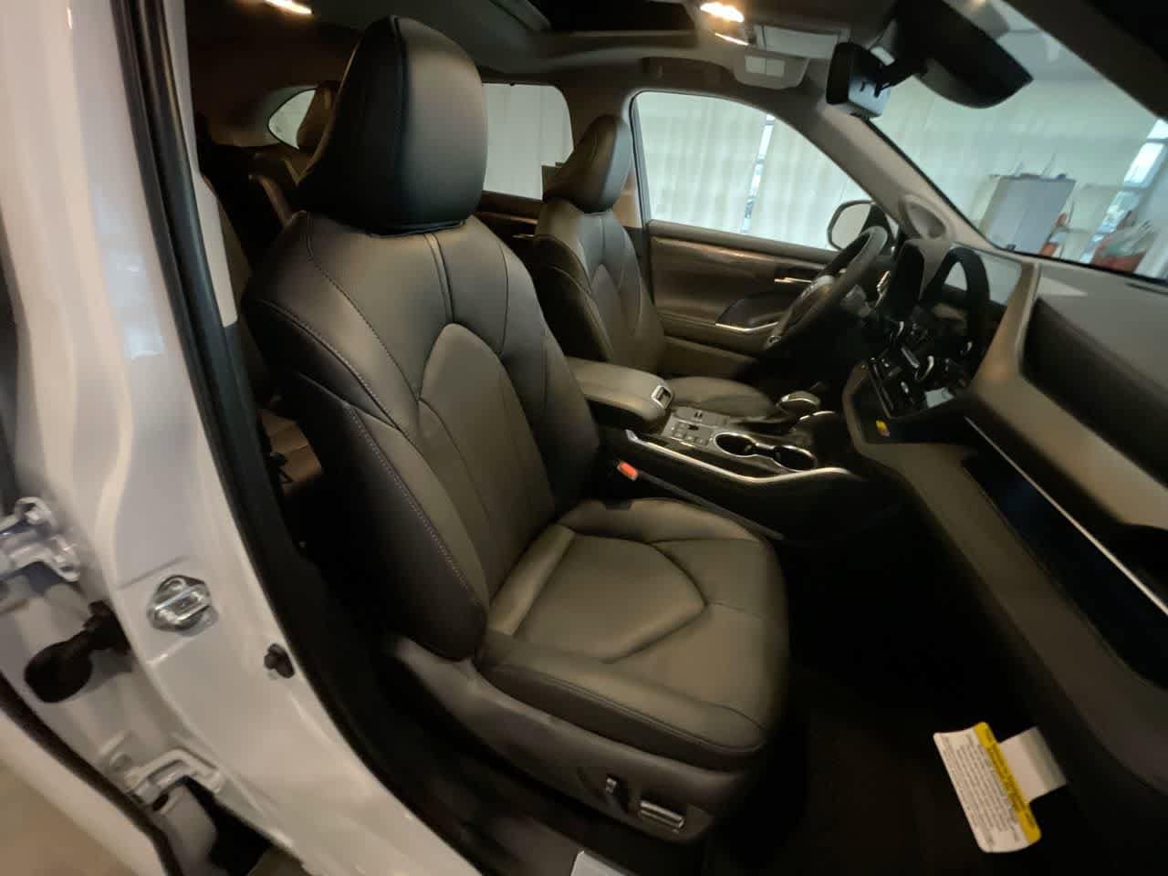Thumbnail: 2026 Toyota Highlander - 26