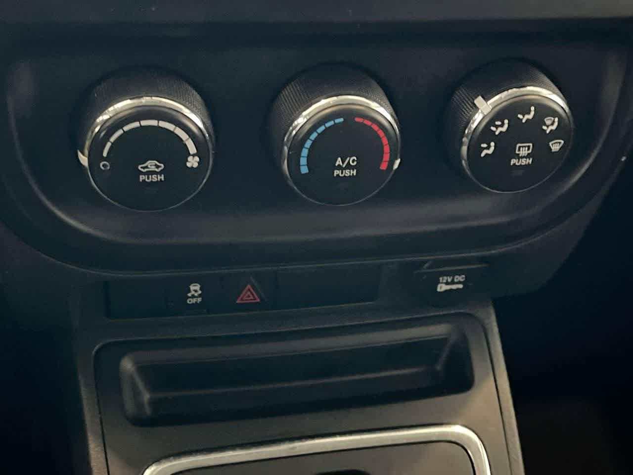 Thumbnail: 2015 Jeep Compass - 17