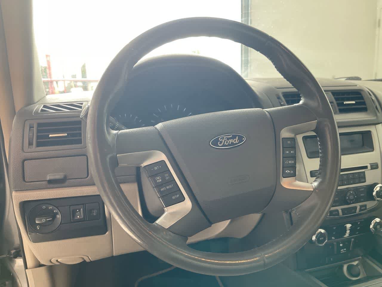 Thumbnail: 2010 Ford Fusion - 15