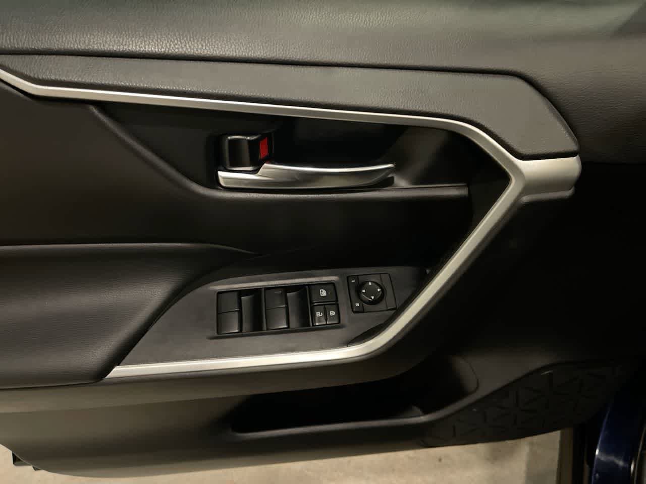 Thumbnail: 2020 Toyota RAV4 - 13