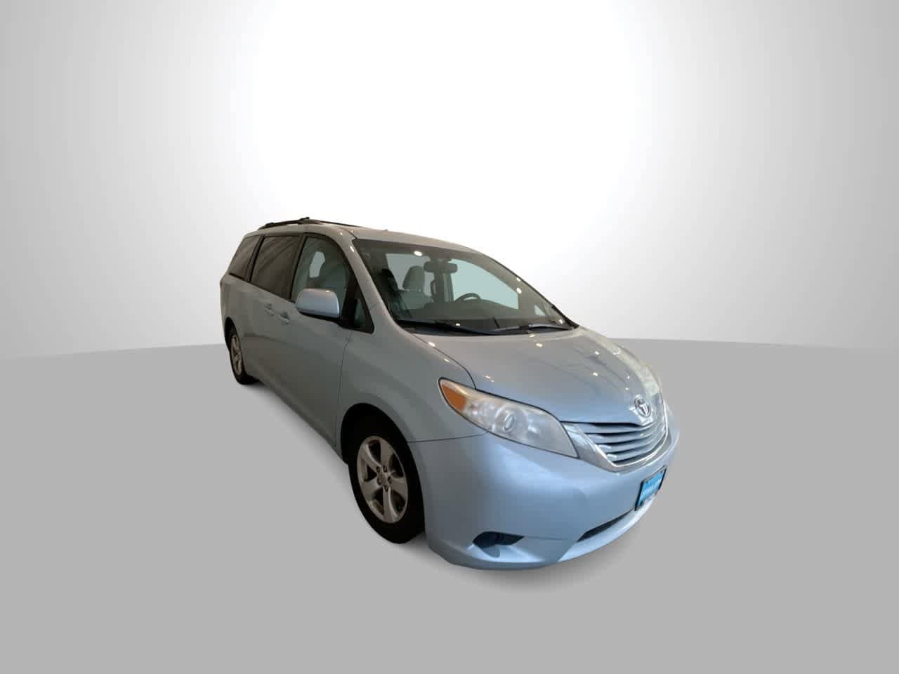 Thumbnail: 2015 Toyota Sienna - 2