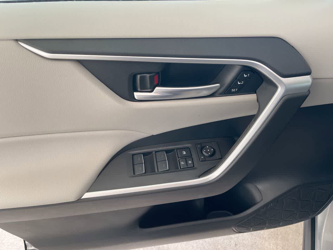 Thumbnail: 2025 Toyota RAV4 - 13