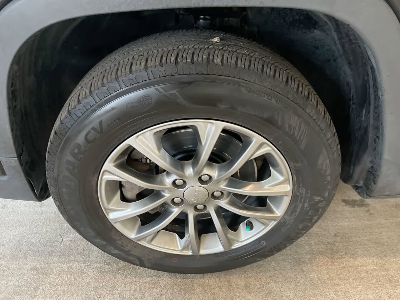 Thumbnail: 2019 Jeep Cherokee - 10