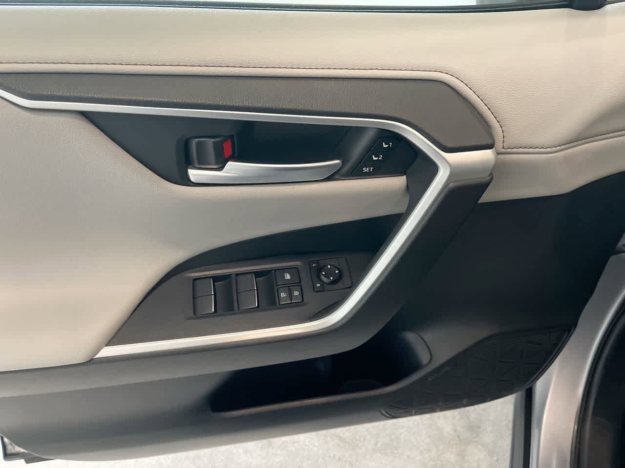 Thumbnail: 2020 Toyota RAV4 - 13