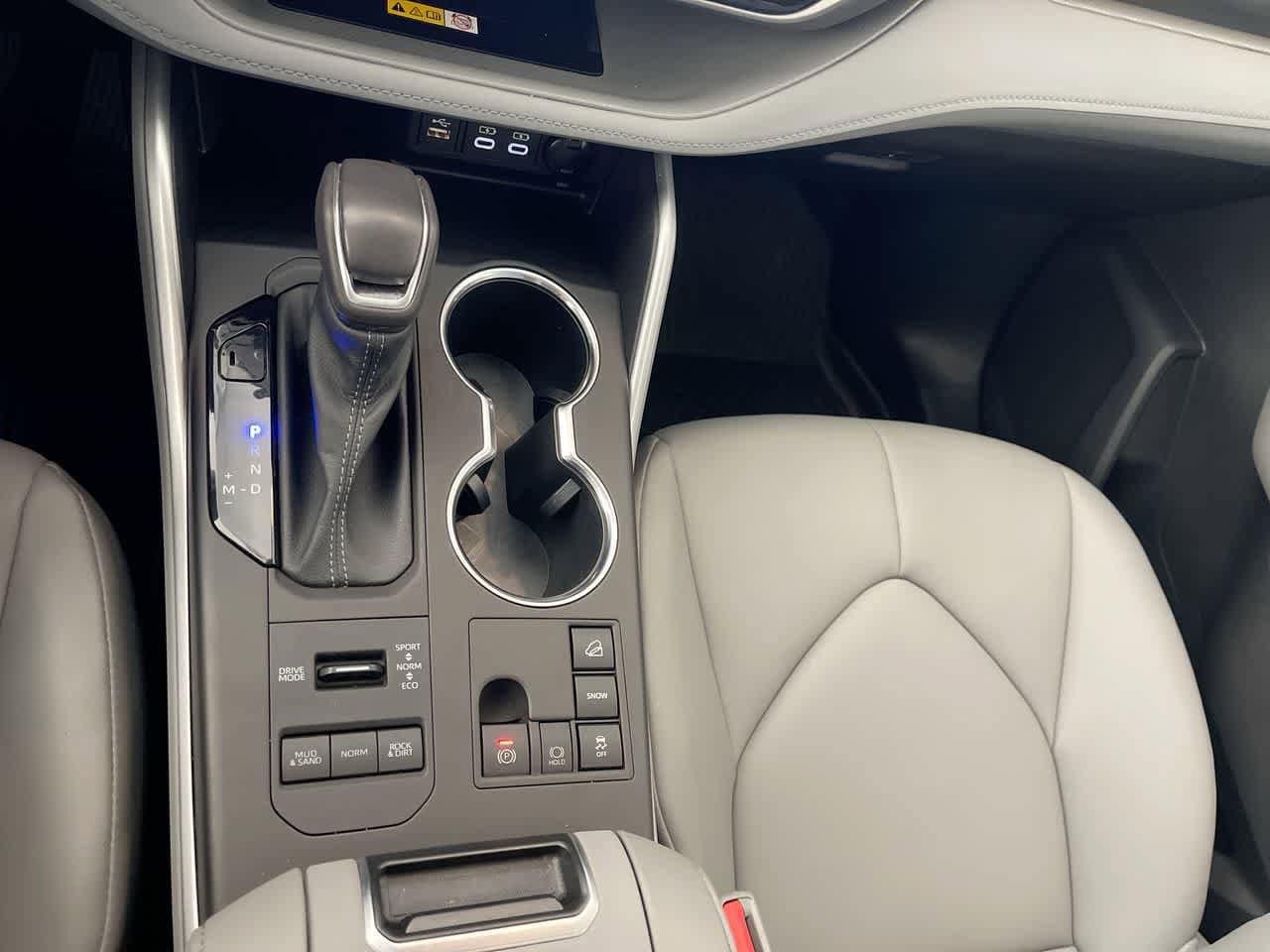 Thumbnail: 2023 Toyota Highlander - 20