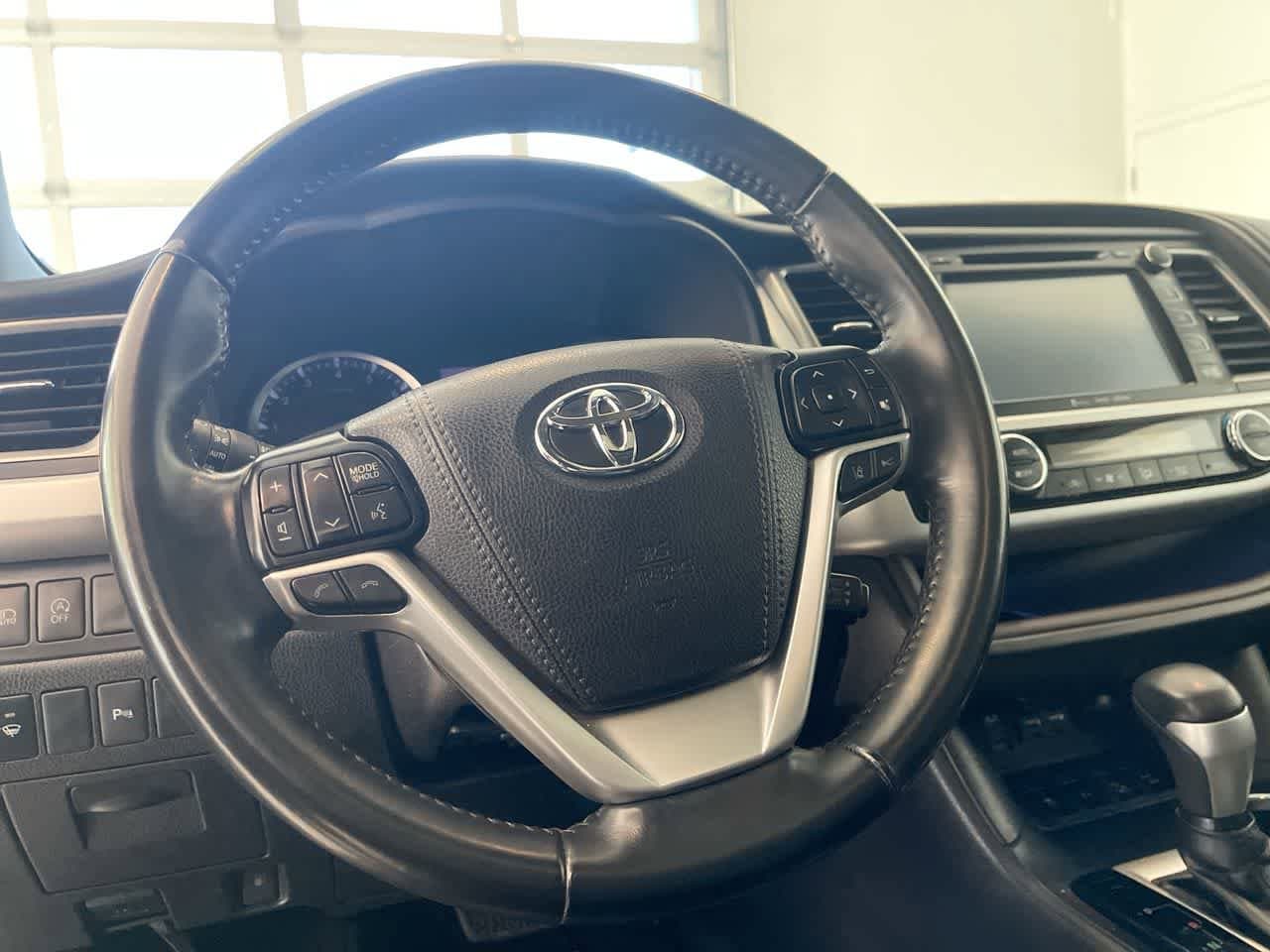 Thumbnail: 2019 Toyota Highlander - 14