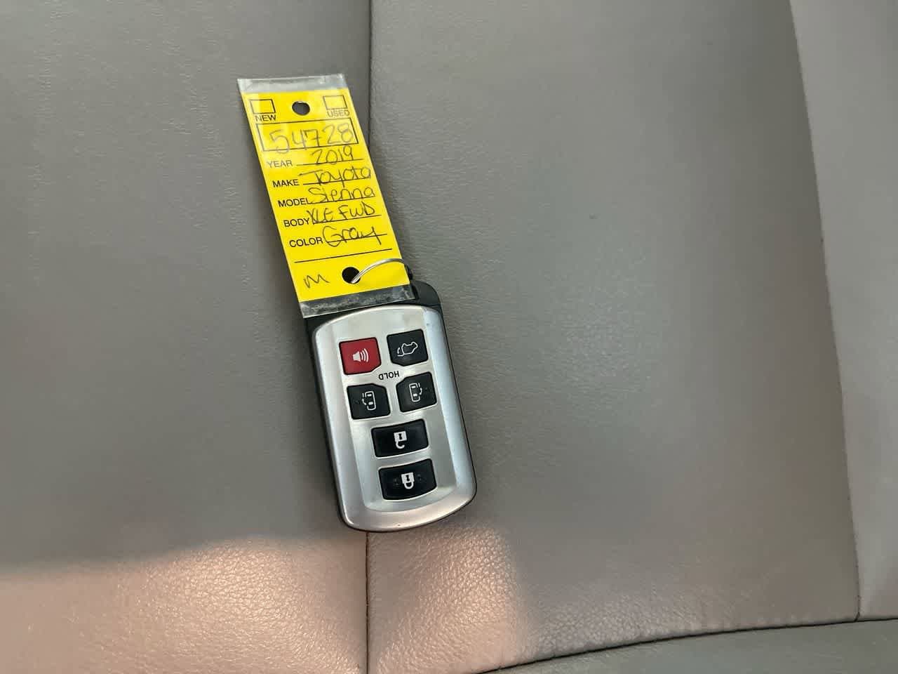 Thumbnail: 2019 Toyota Sienna - 28