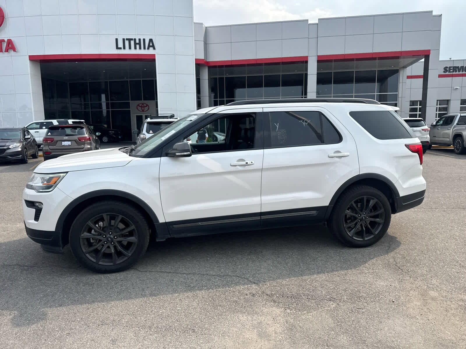 2018 Ford Explorer XLT photo 2