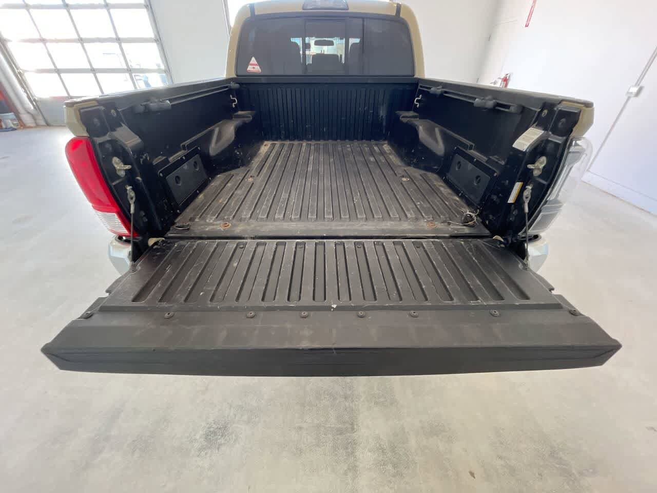 Thumbnail: 2016 Toyota Tacoma - 22