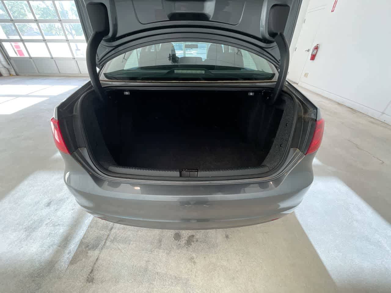 Thumbnail: 2014 Volkswagen Jetta - 21