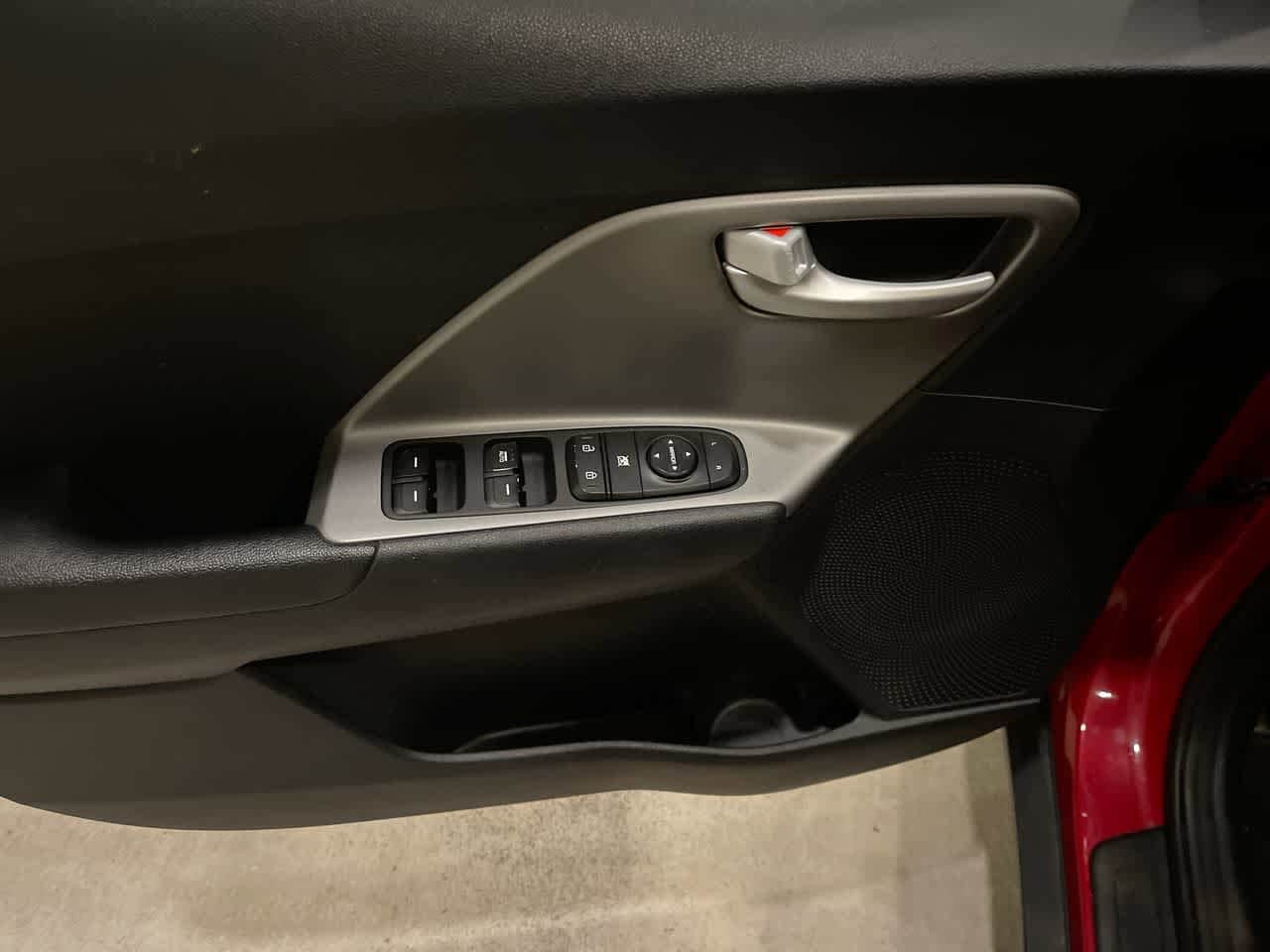 Thumbnail: 2017 Kia Niro - 13