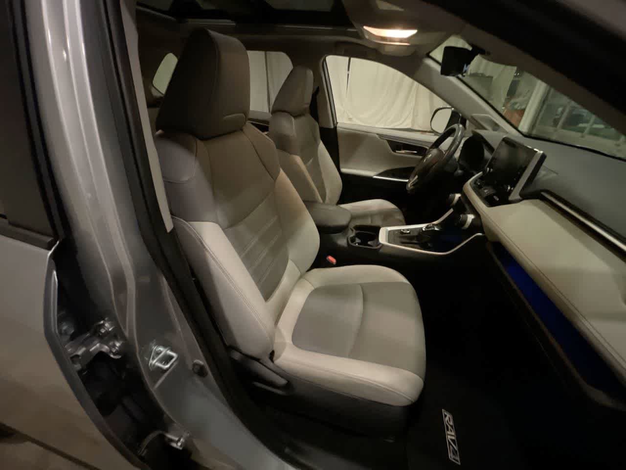 Thumbnail: 2019 Toyota RAV4 - 25