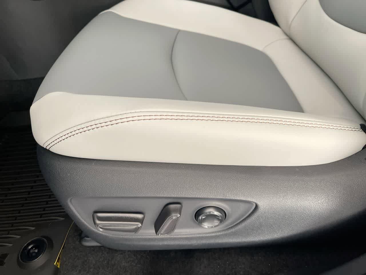 Thumbnail: 2025 Toyota RAV4 - 12