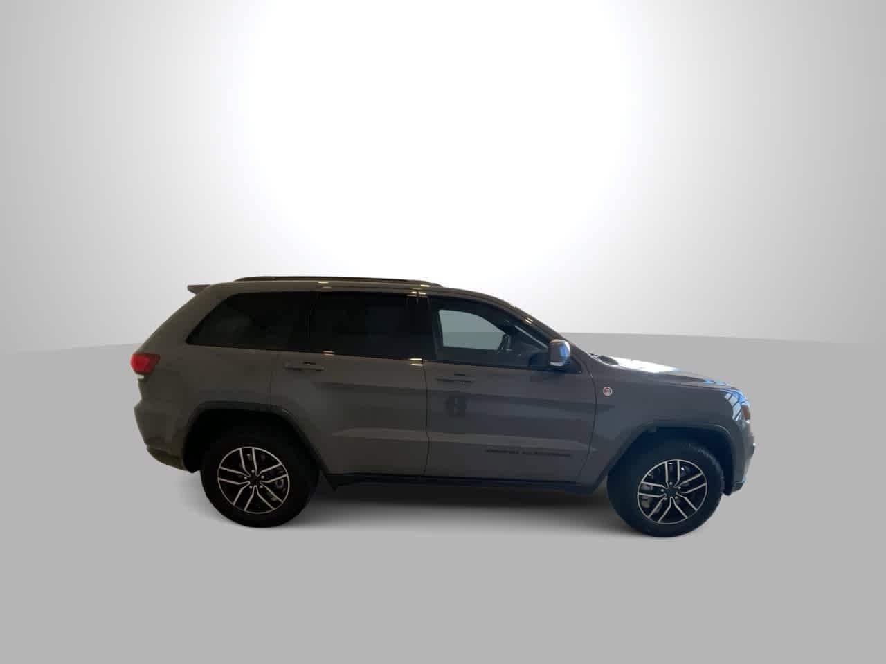 Thumbnail: 2019 Jeep Grand Cherokee - 9