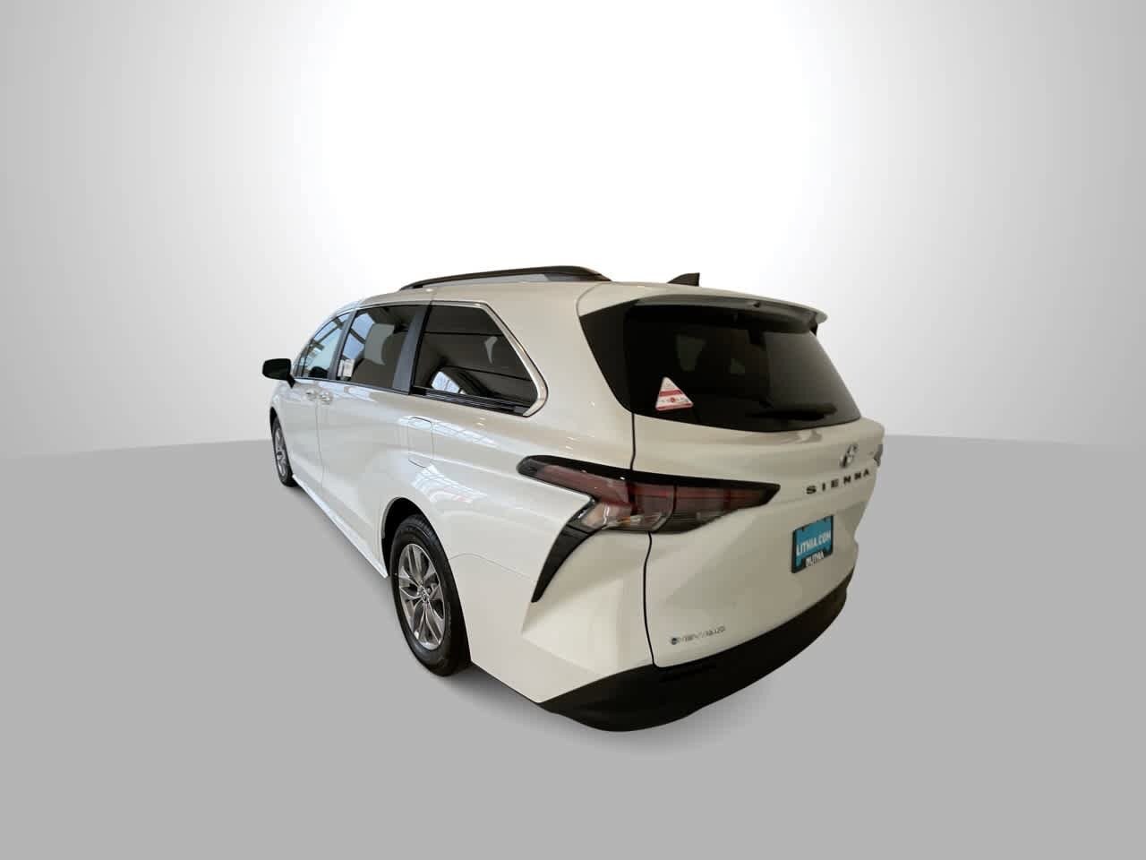 Thumbnail: 2026 Toyota Sienna - 6