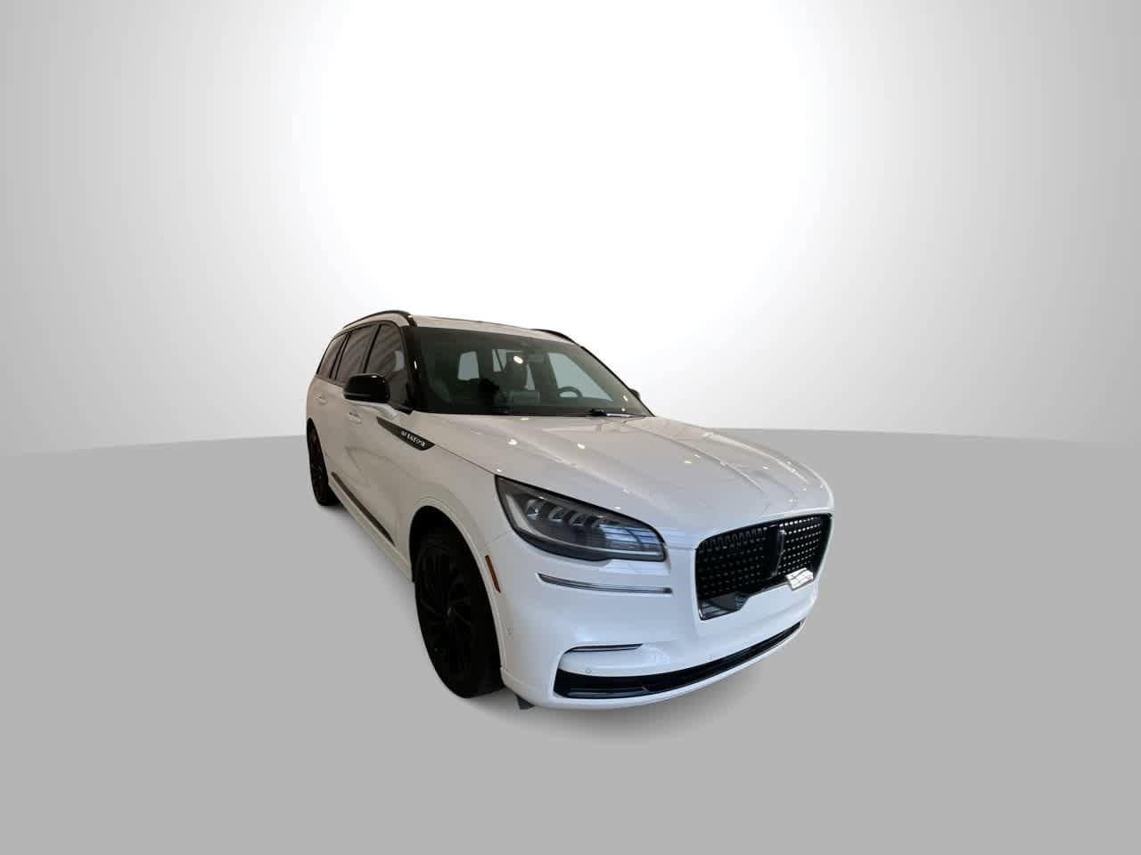 Thumbnail: 2023 Lincoln Aviator - 2