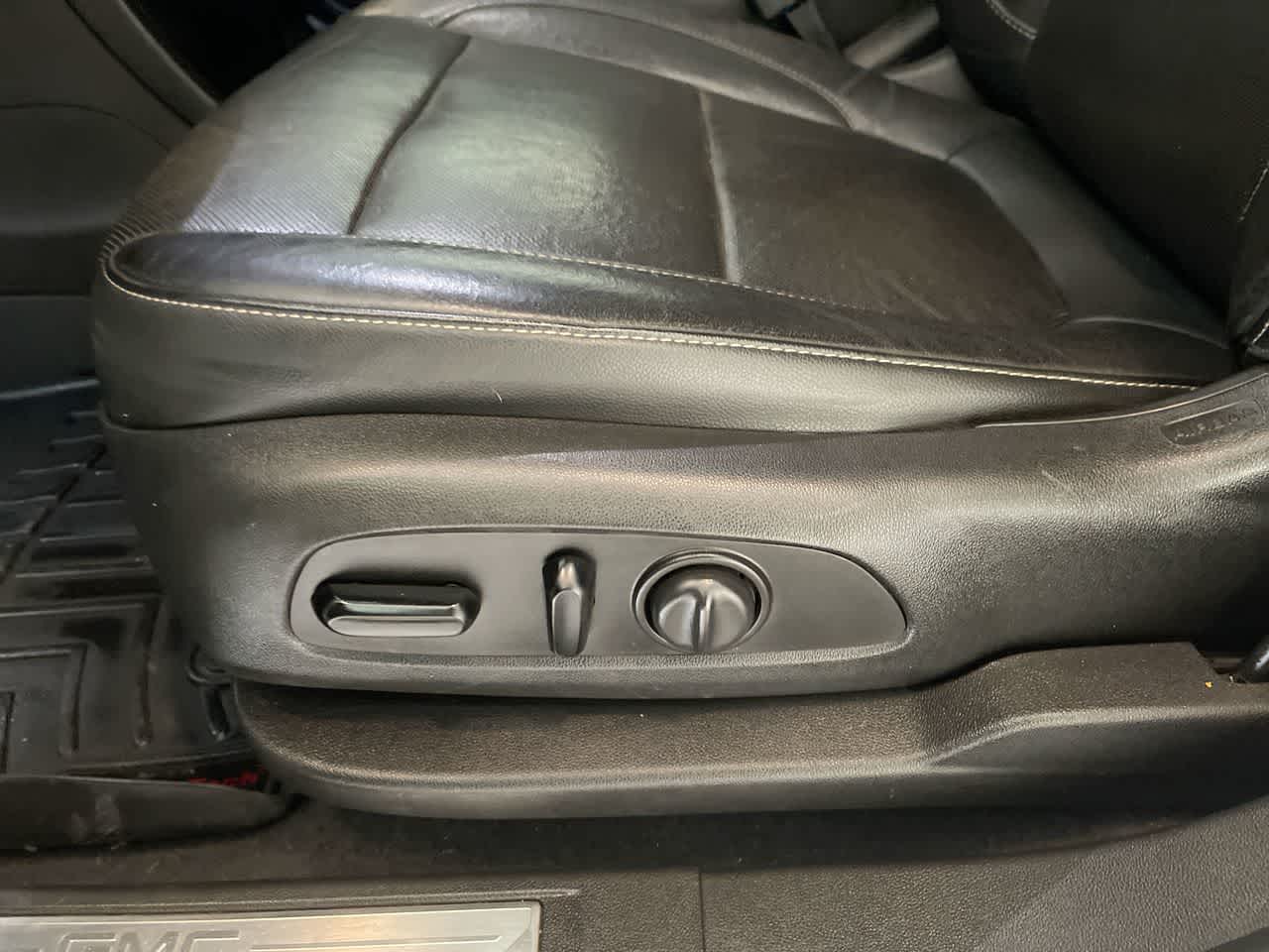 2020 GMC Acadia SLT - Photo 12