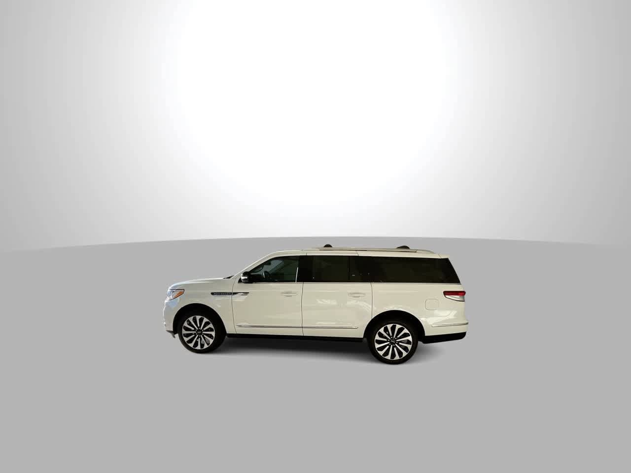 Thumbnail: 2022 Lincoln Navigator L - 5