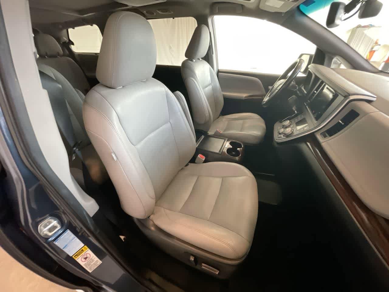 Thumbnail: 2017 Toyota Sienna - 26