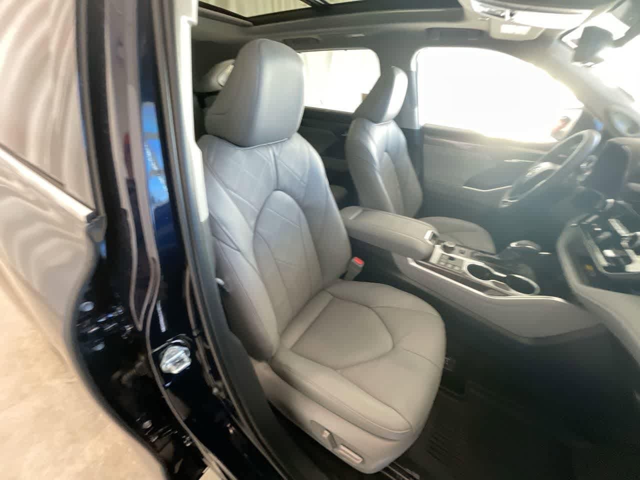 Thumbnail: 2026 Toyota Highlander - 26