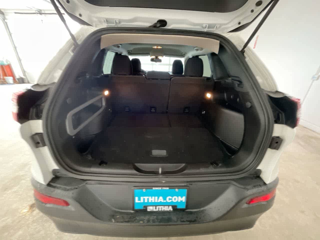 Thumbnail: 2015 Jeep Cherokee - 23