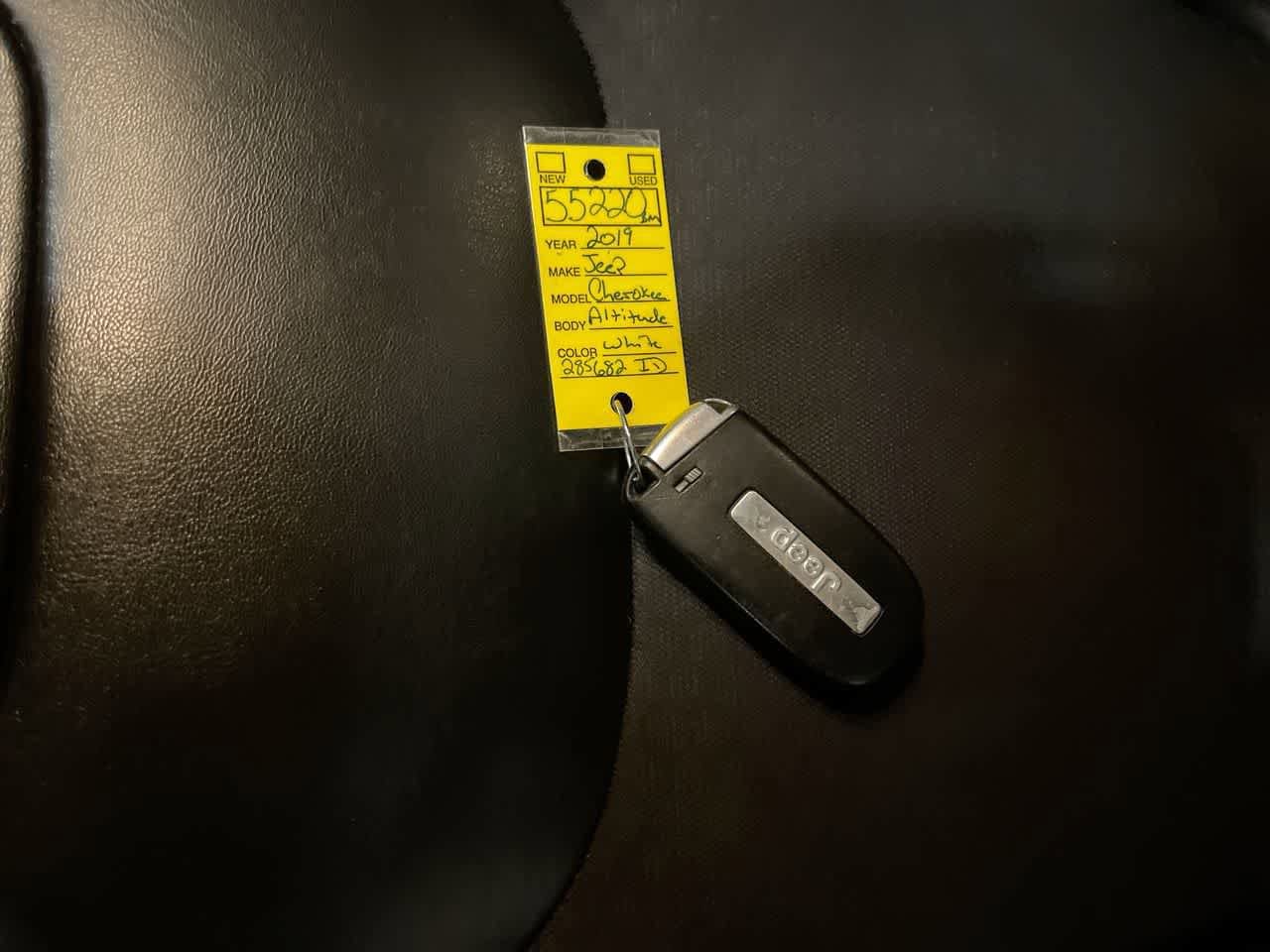 Thumbnail: 2019 Jeep Cherokee - 26