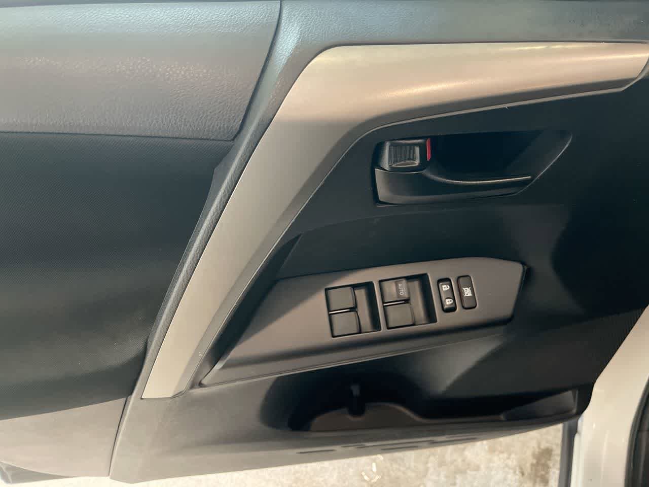 Thumbnail: 2018 Toyota RAV4 - 13