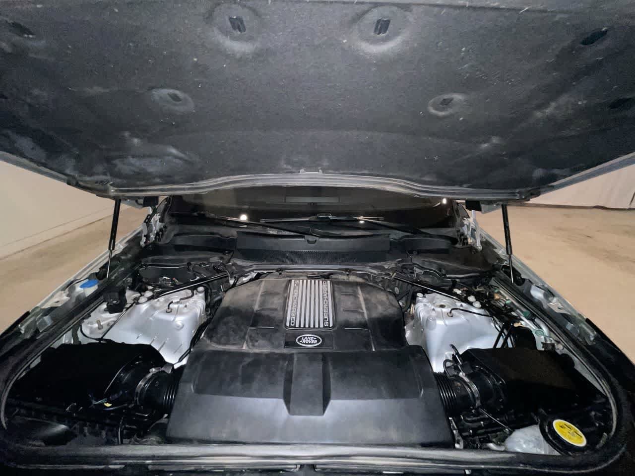 Thumbnail: 2020 Land Rover Discovery - 27