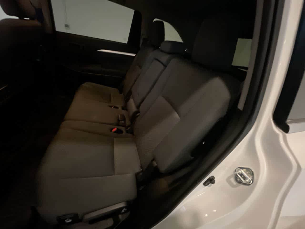 Thumbnail: 2019 Toyota Highlander - 21