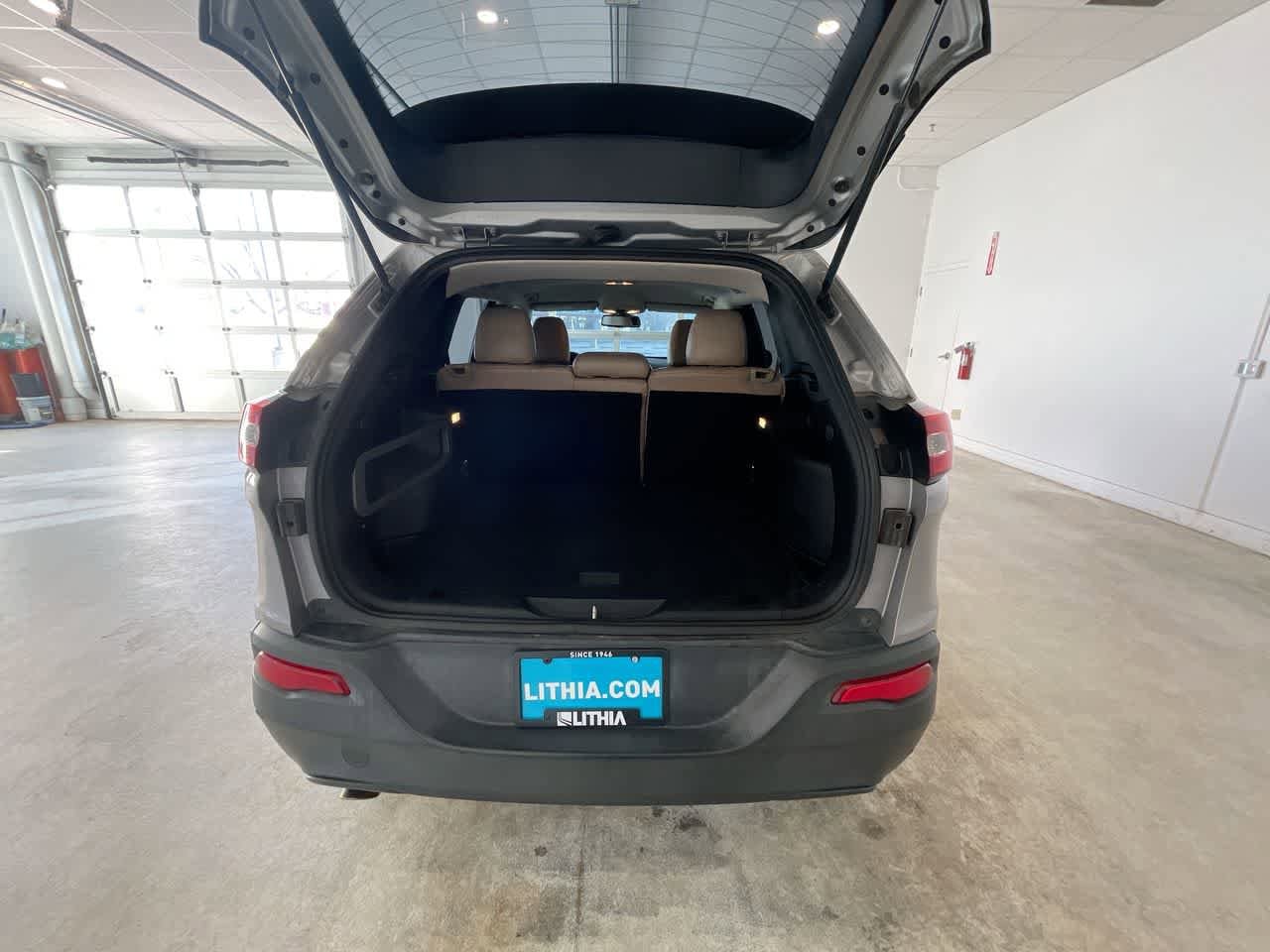 Thumbnail: 2016 Jeep Cherokee - 23