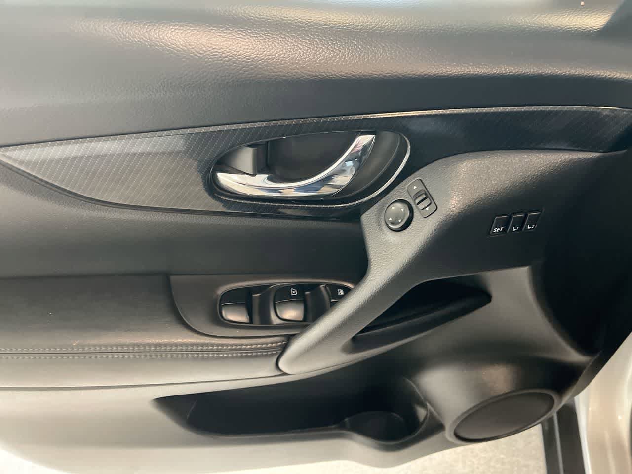 Thumbnail: 2019 Nissan Rogue - 13