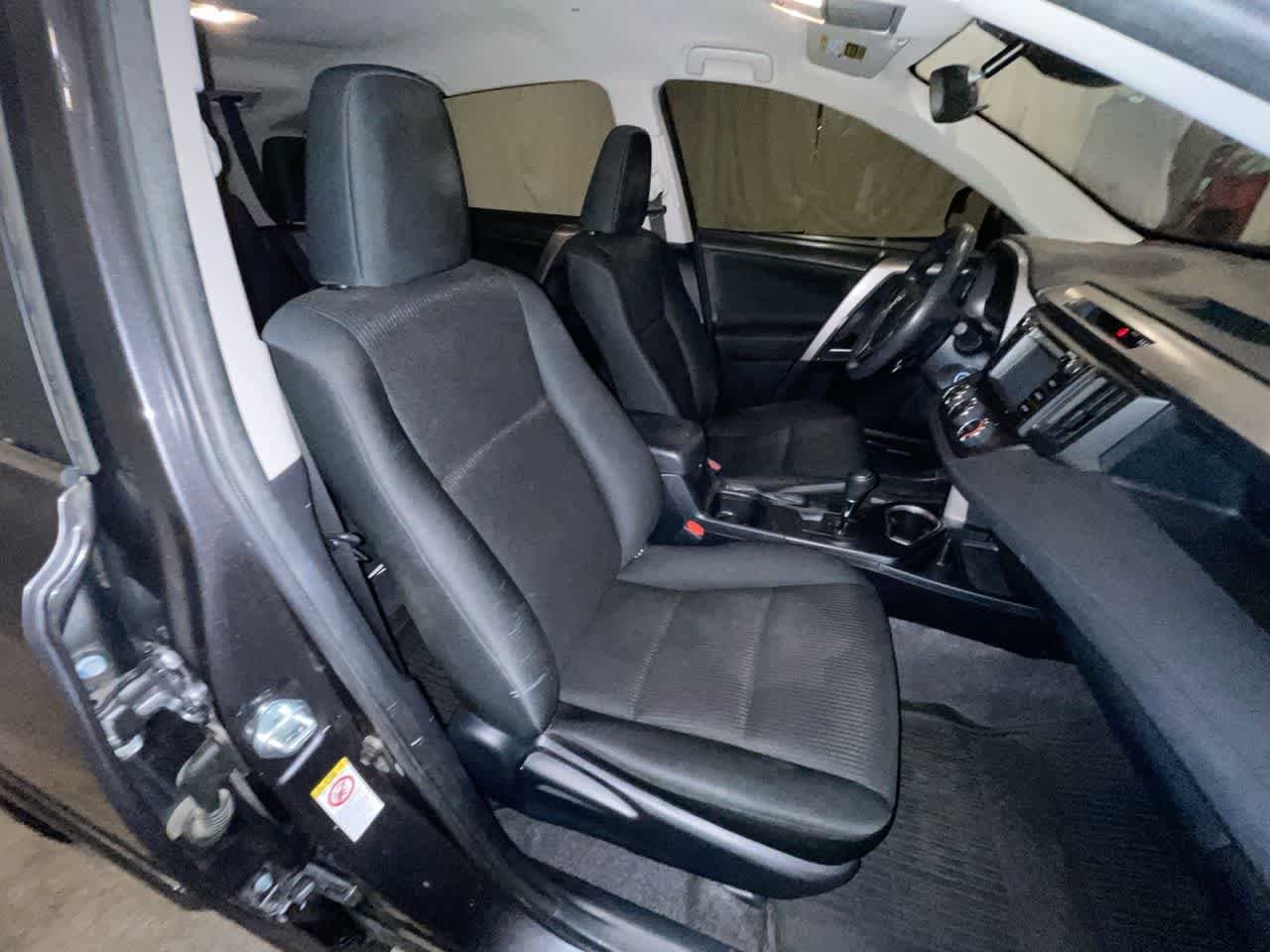 Thumbnail: 2017 Toyota RAV4 - 23